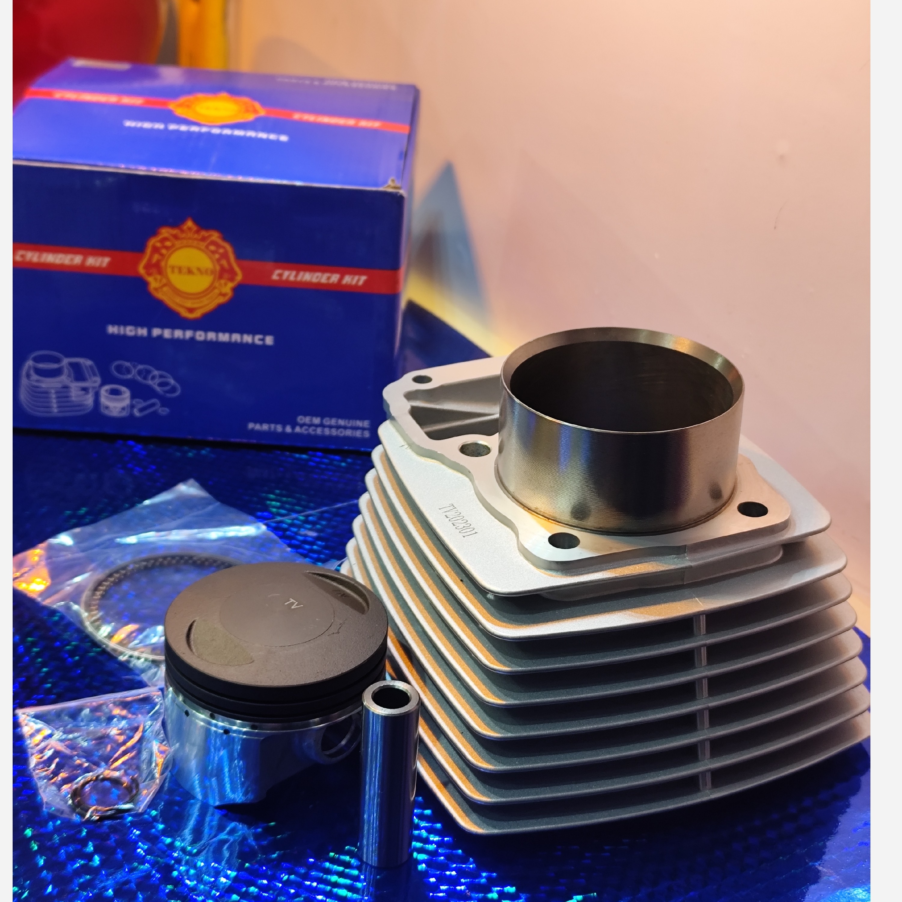 سیلندر پیستون ۲۵۰ گژنپین ۱۶CG برند تکنو مناسب برای موتور سیکلت های گژنیپن ۱۶